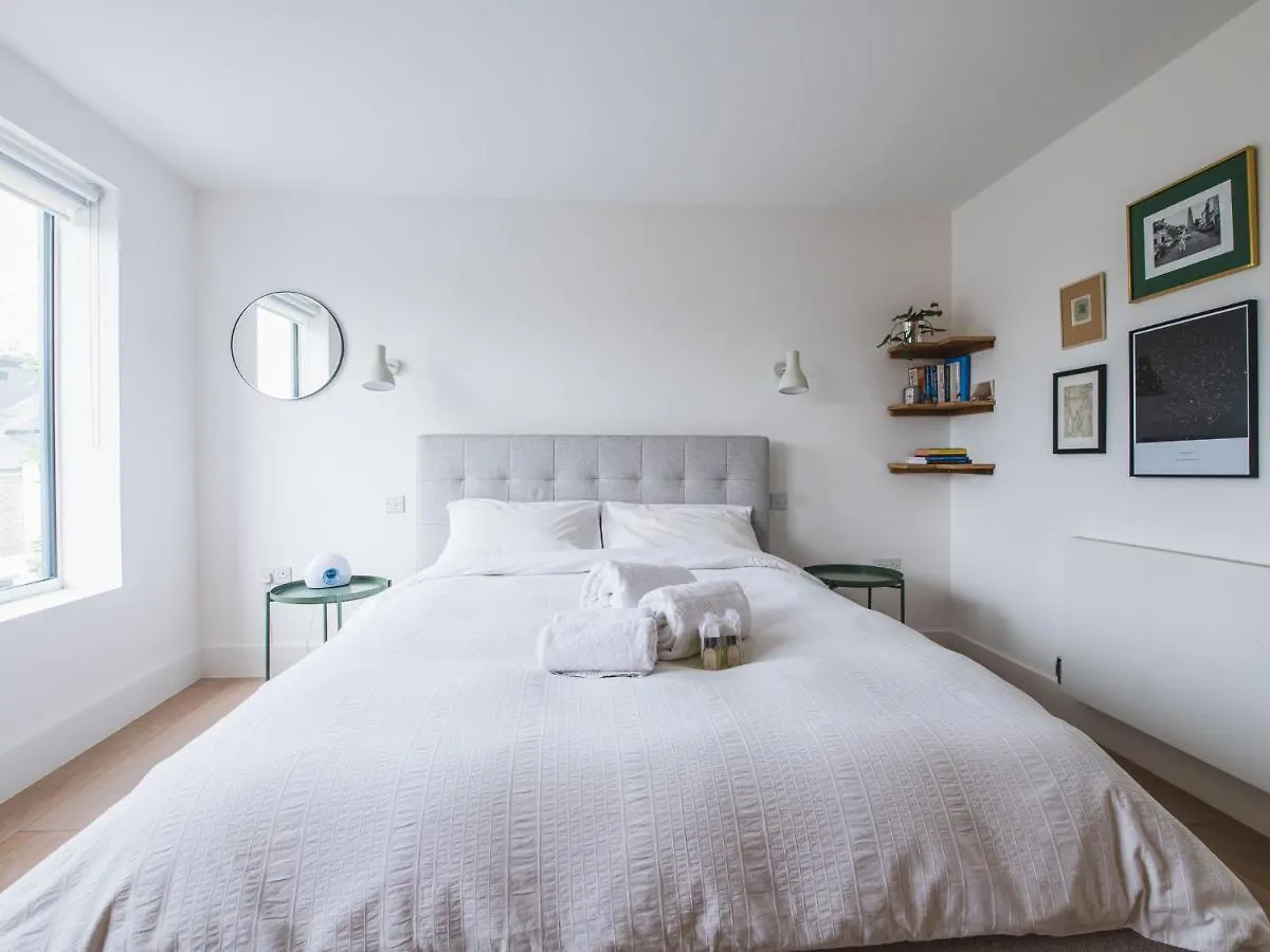 Pass The Keys Peckham House With Garden London Villa