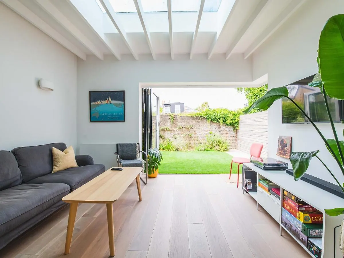 Holiday home Pass The Keys Peckham House With Garden London Villa