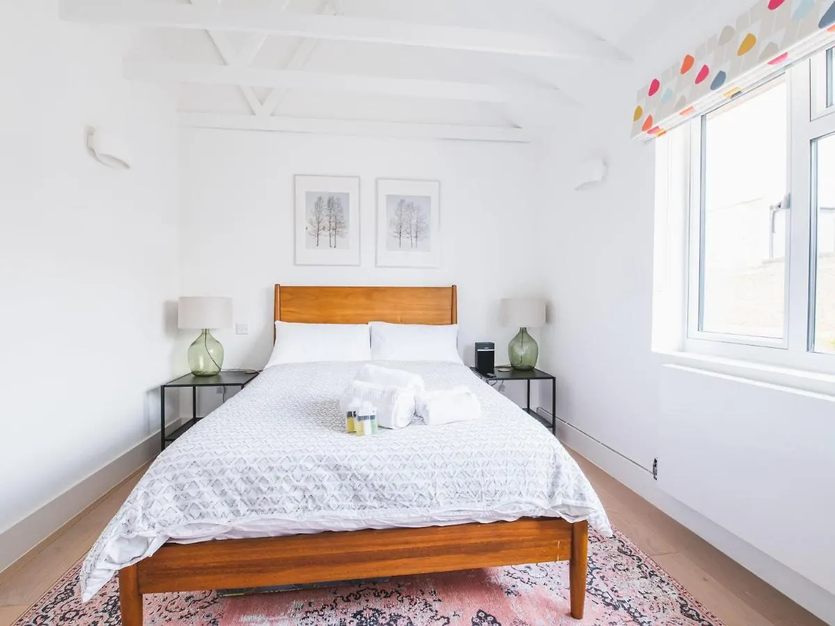 Pass The Keys Peckham House With Garden London Villa 0*,