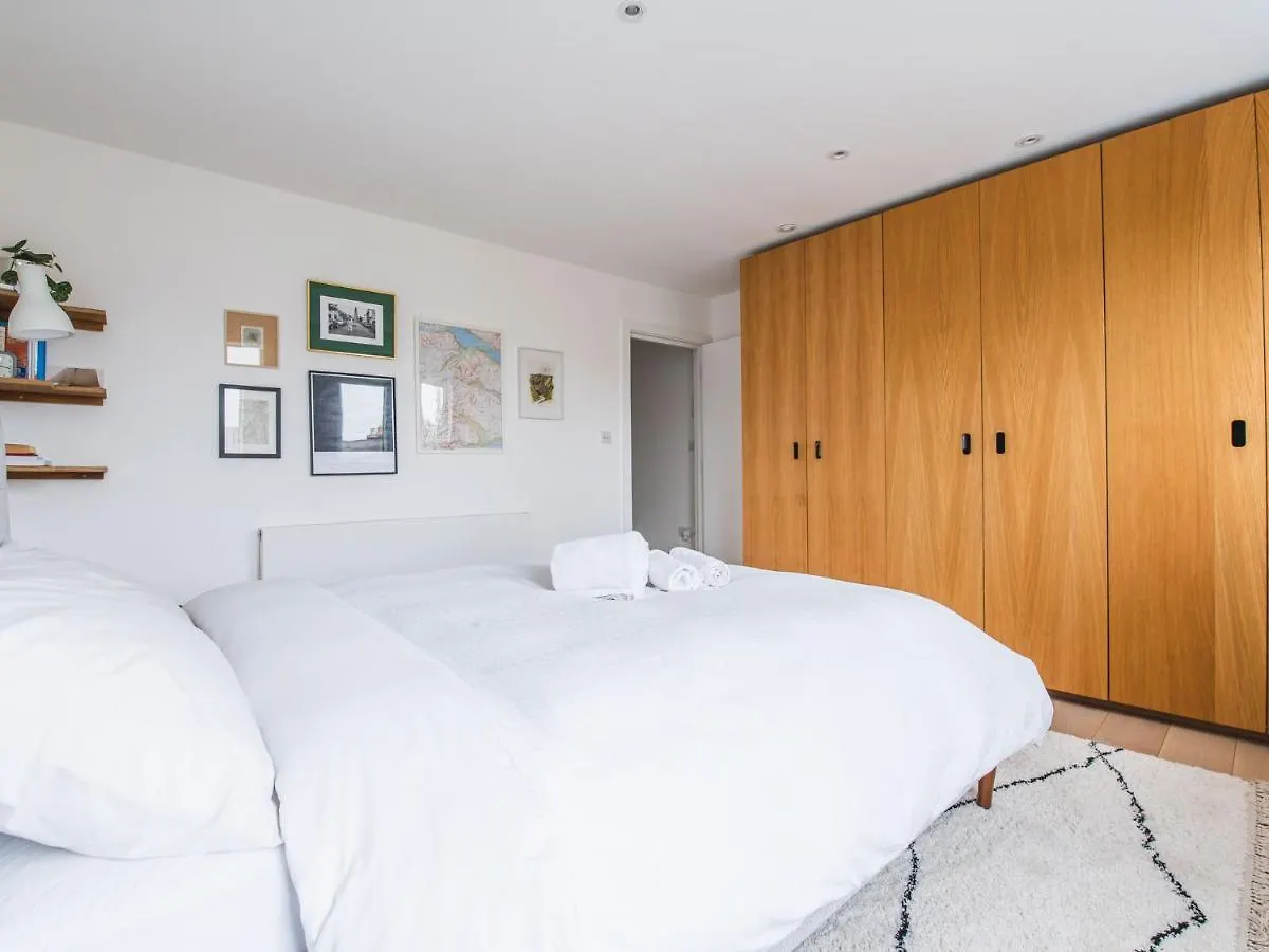 Pass The Keys Peckham House With Garden London Villa