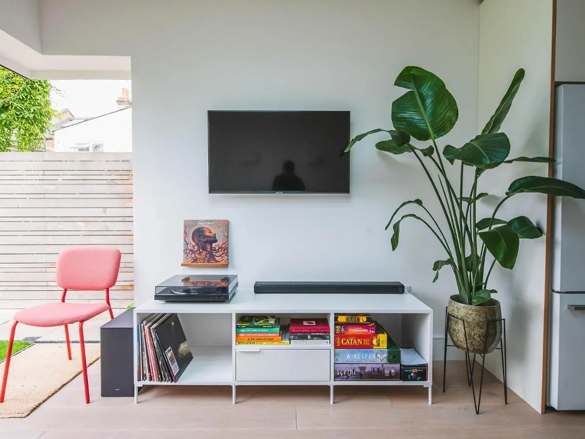 Holiday home Pass The Keys Peckham House With Garden London Villa