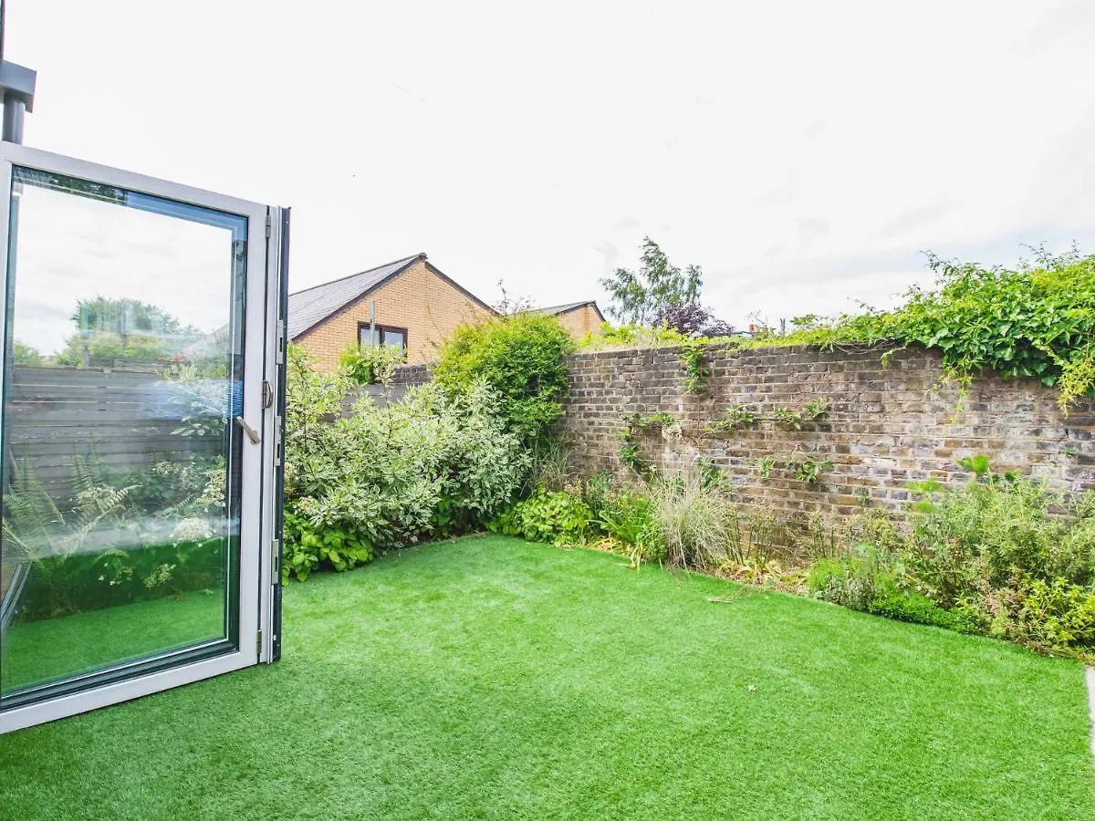 Pass The Keys Peckham House With Garden London Villa United Kingdom