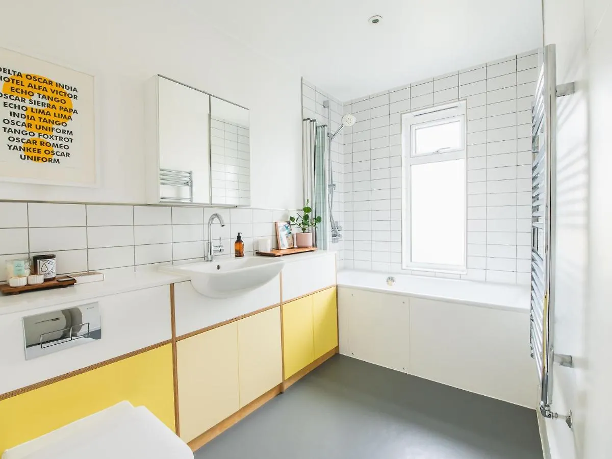 Pass The Keys Peckham House With Garden London Villa