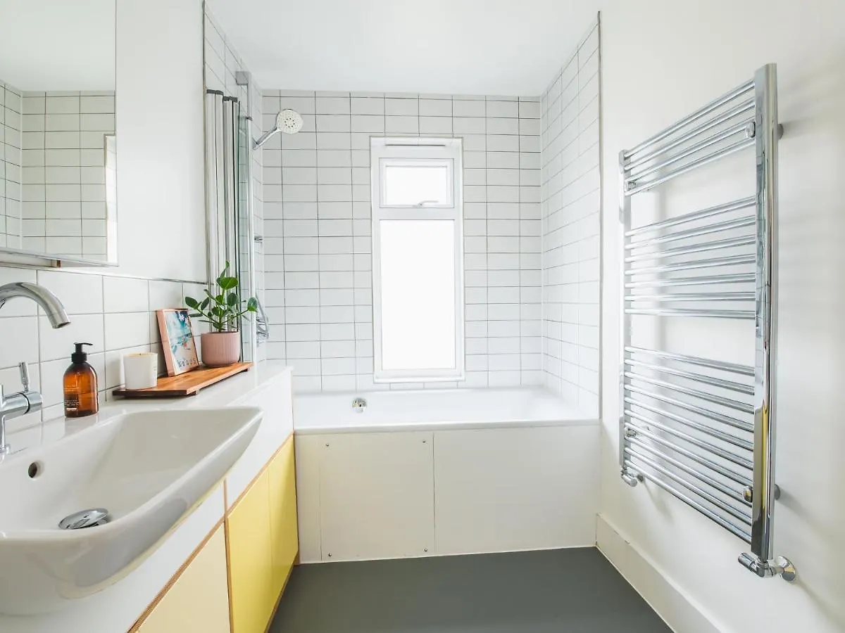 Holiday home Pass The Keys Peckham House With Garden London Villa